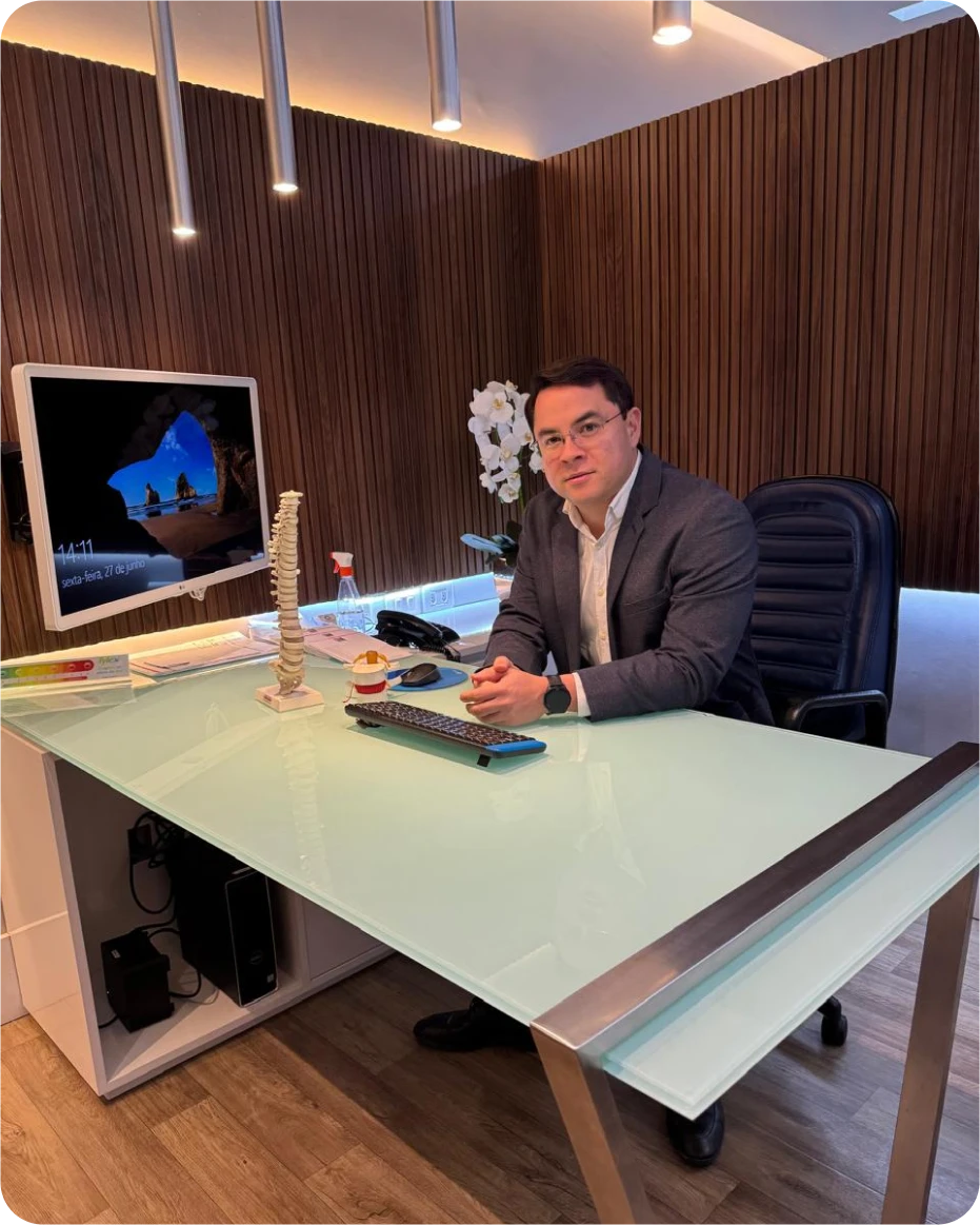 Dr. Leonardo Yukio | Especialista em Cirurgia de Coluna